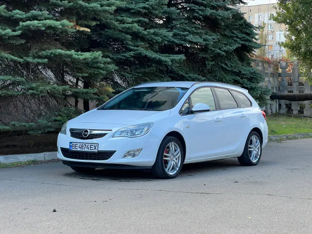 Opel Astra - фото 1