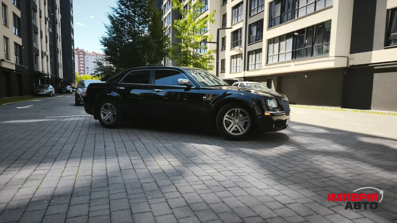 Chrysler 300C - фото 2