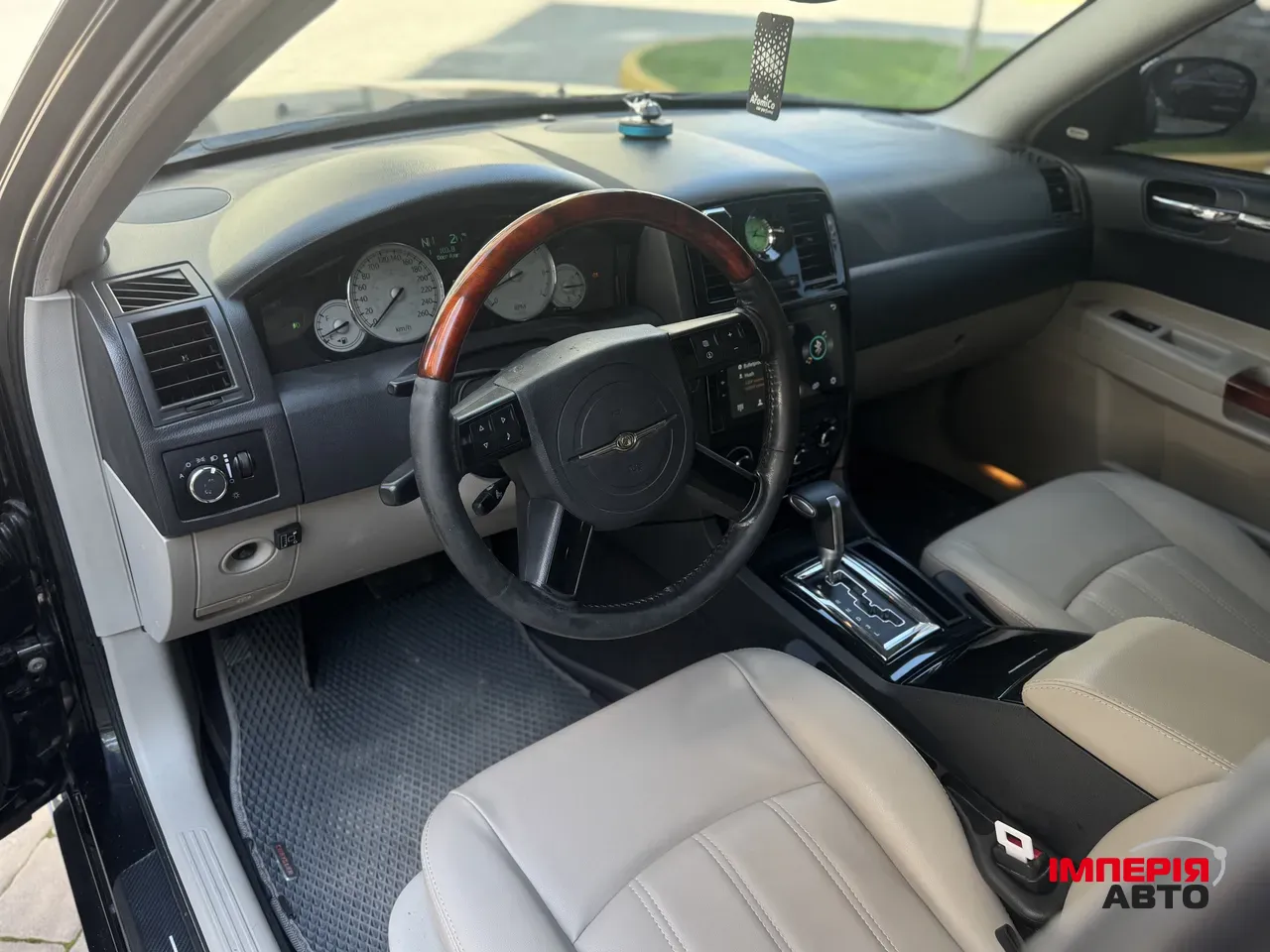 Chrysler 300C - фото 24