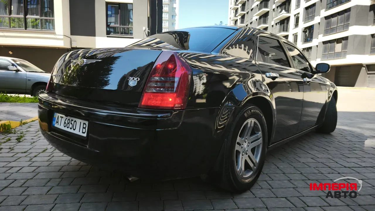 Chrysler 300C - фото 5