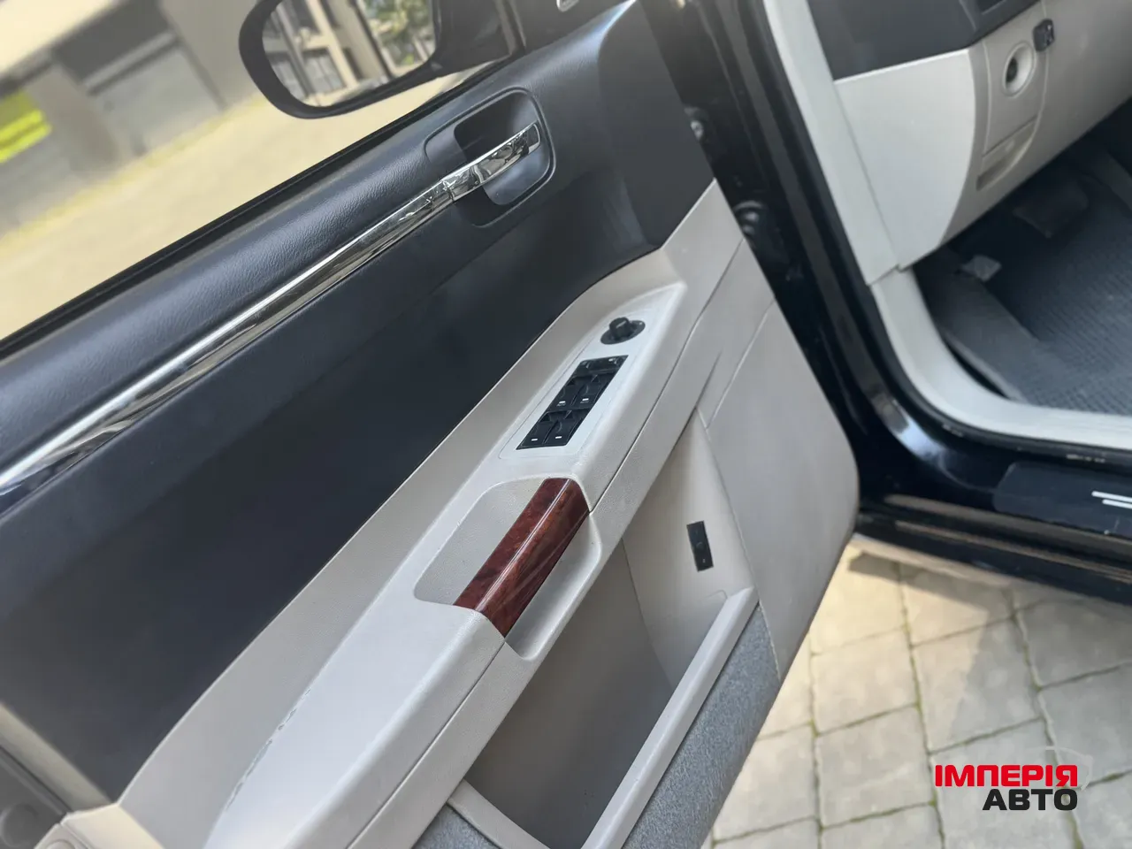 Chrysler 300C - фото 22