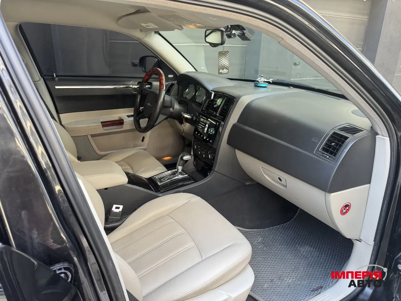 Chrysler 300C - фото 40