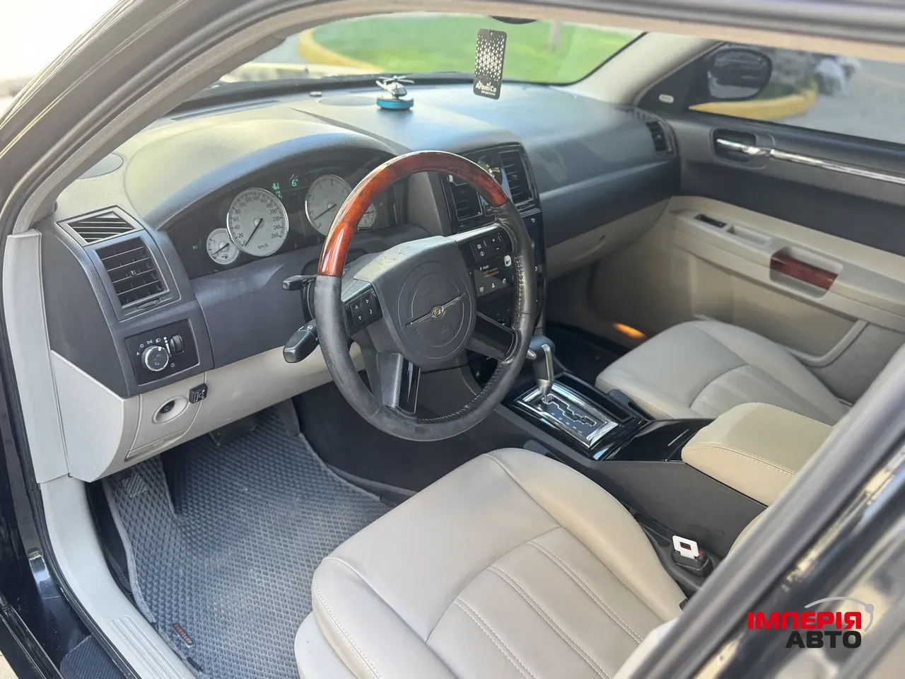 Chrysler 300C - фото 26