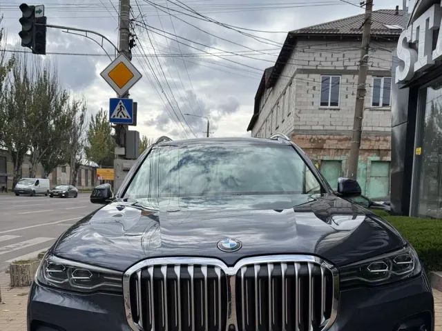 BMW X7 - фото 3