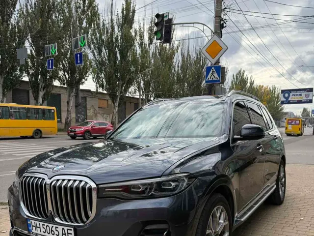 BMW X7 - фото 1