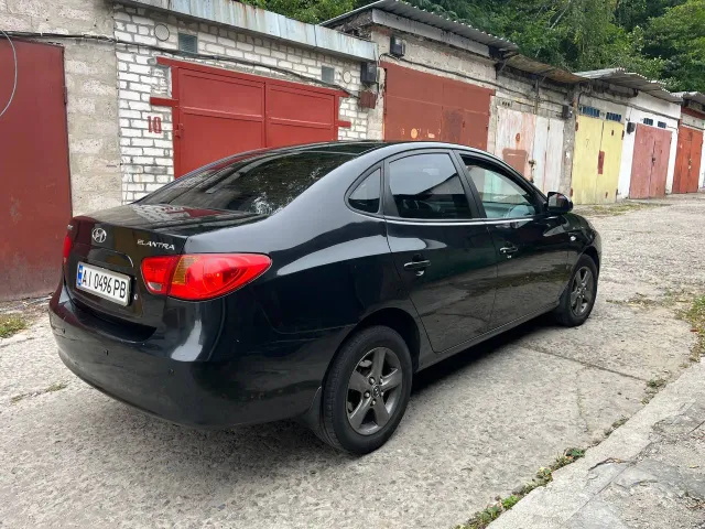 Hyundai Elantra - фото 3