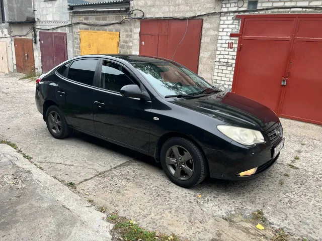 Hyundai Elantra - фото 2