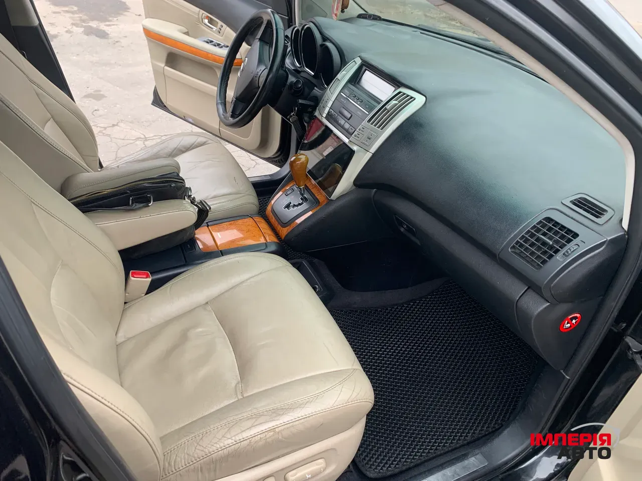 Lexus RX - фото 24