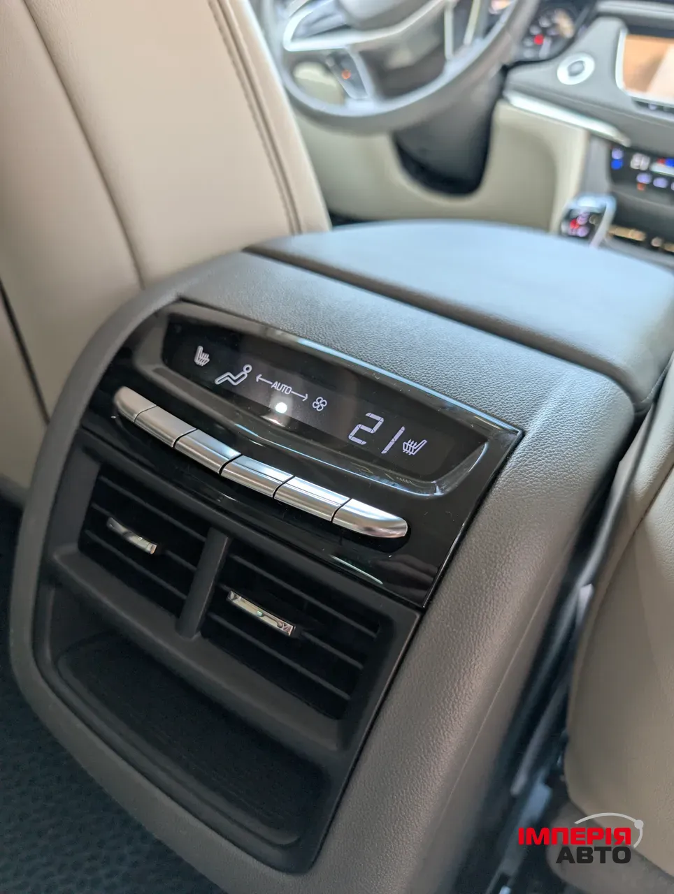 Cadillac XT5 - фото 14