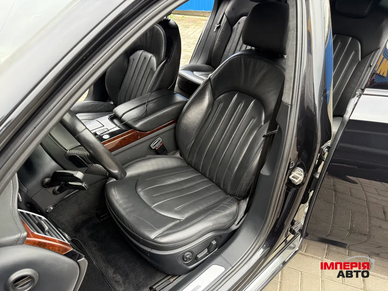 Audi A8 - фото 12