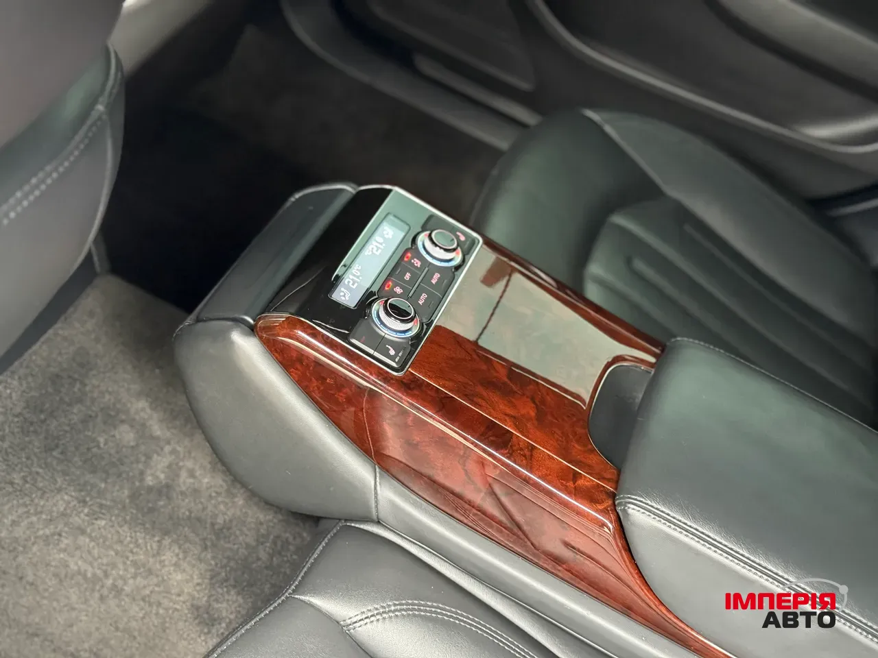 Audi A8 - фото 18