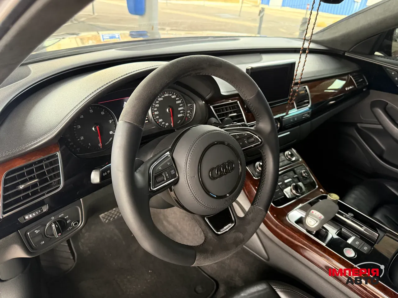 Audi A8 - фото 21