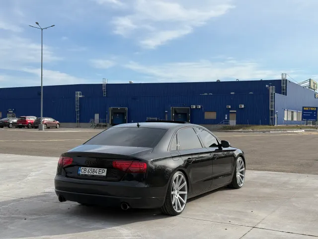 Audi A8 - фото 3