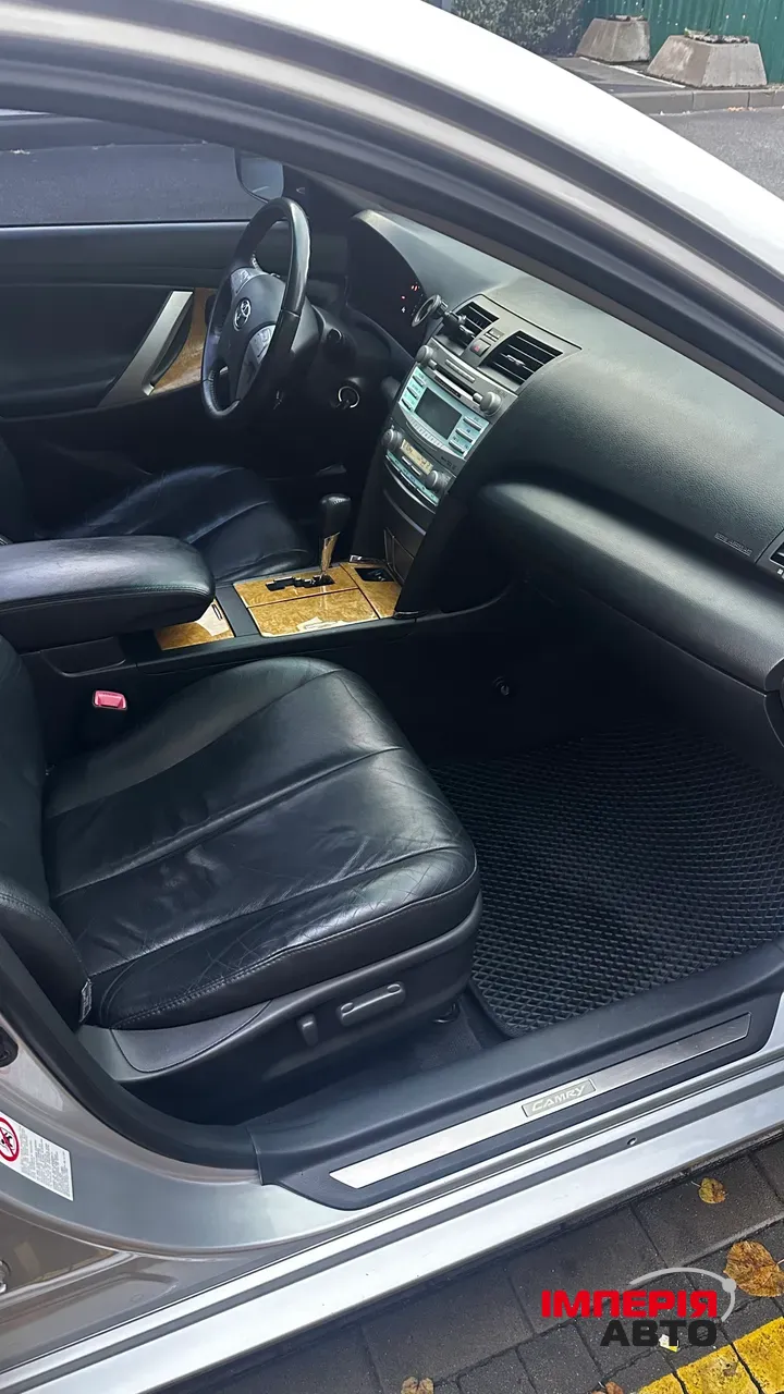 Toyota Camry - фото 6