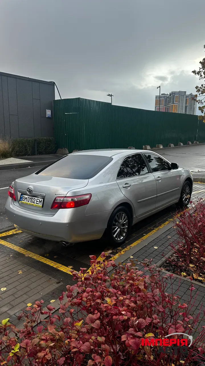 Toyota Camry - фото 2