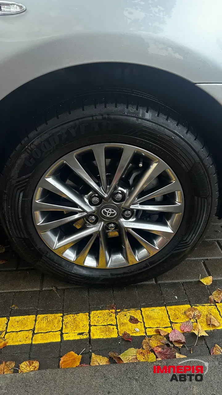 Toyota Camry - фото 4