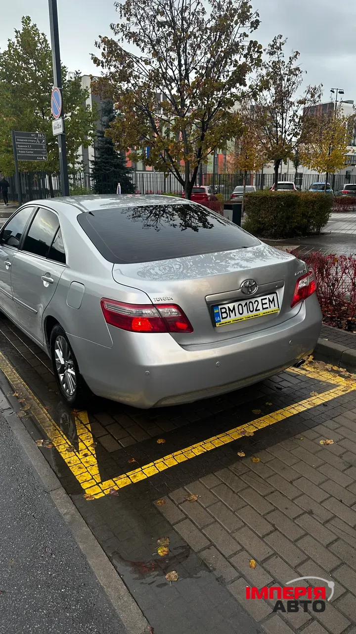 Toyota Camry - фото 3