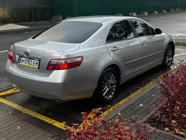 Toyota Camry - фото 2