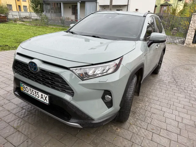Toyota RAV4 - фото 1