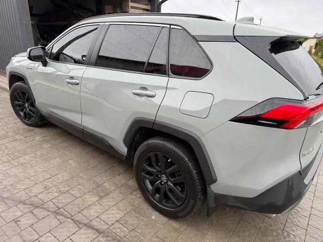 Toyota RAV4 - фото 2