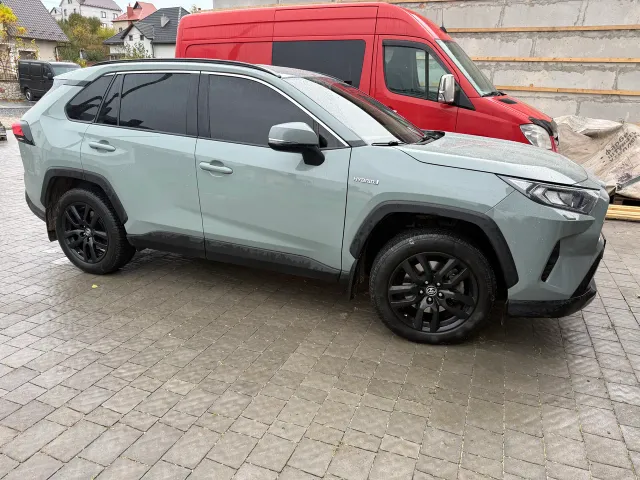 Toyota RAV4 - фото 3