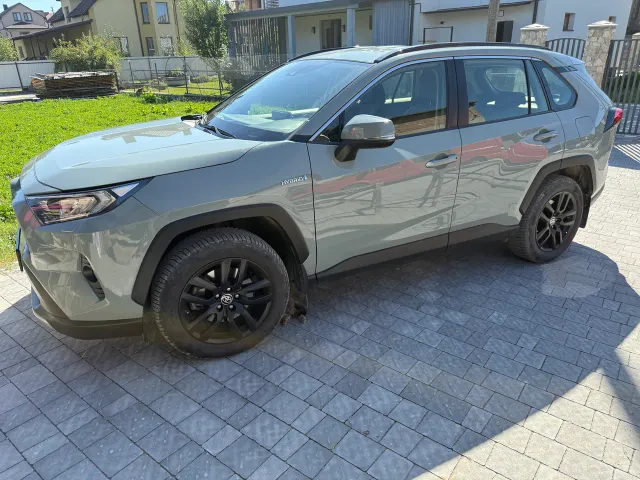 Toyota RAV4 - фото 4