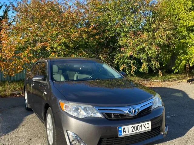 Toyota Camry - фото 2