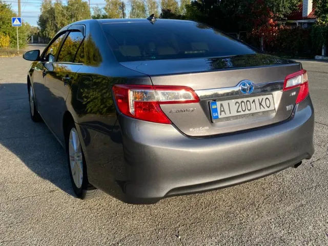 Toyota Camry - фото 3