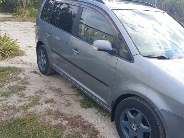 Volkswagen Touran - фото 3