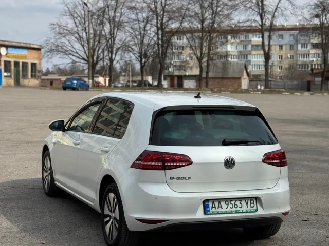 Volkswagen Golf - фото 4