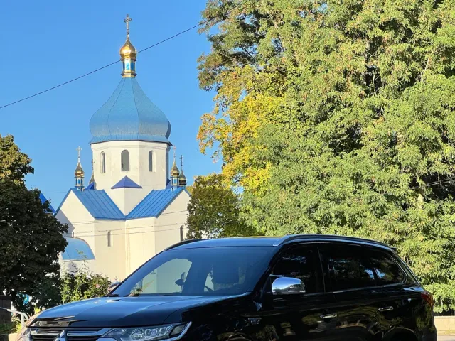 Mitsubishi Outlander - фото 1