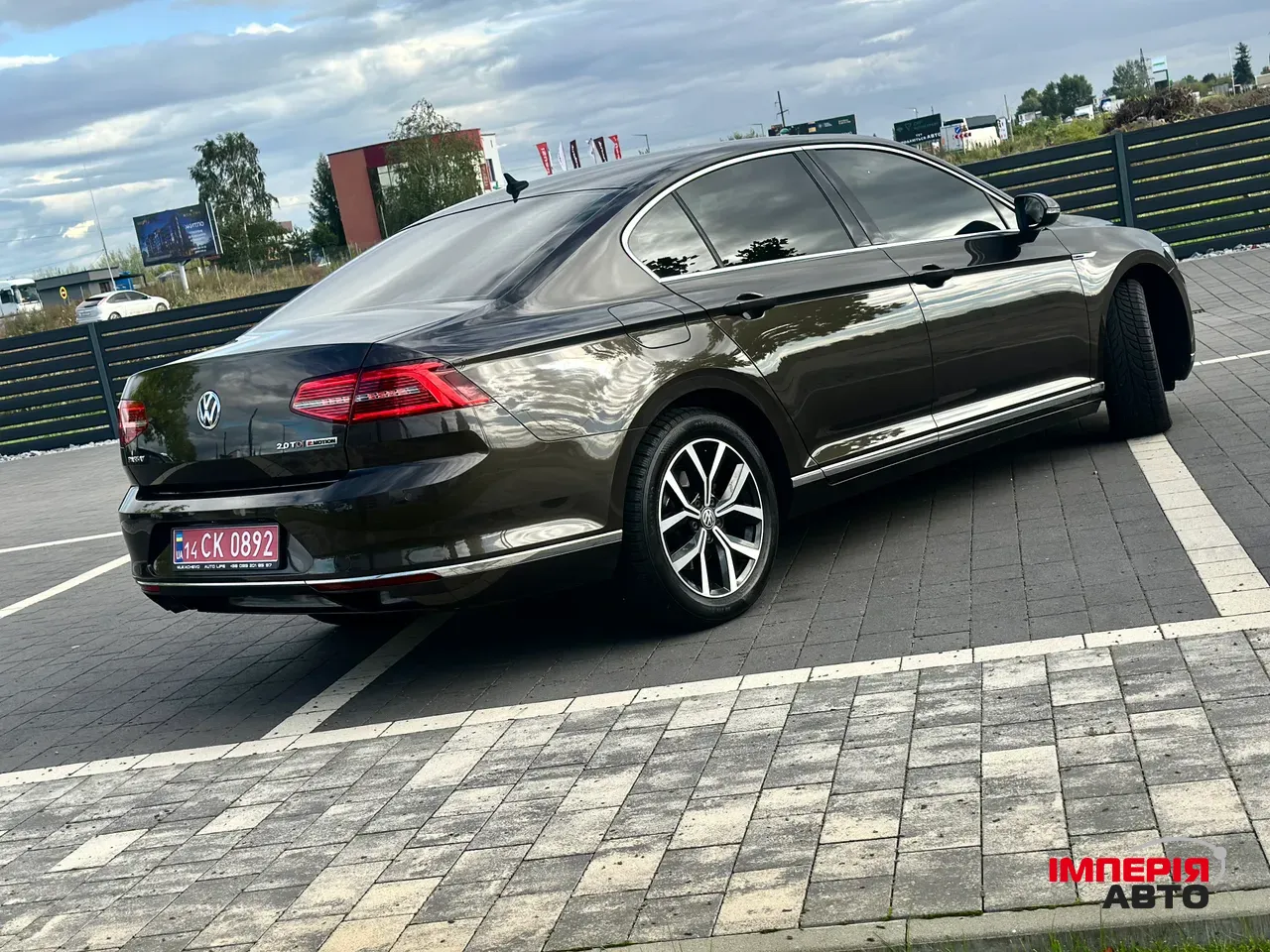 Volkswagen Passat - фото 1