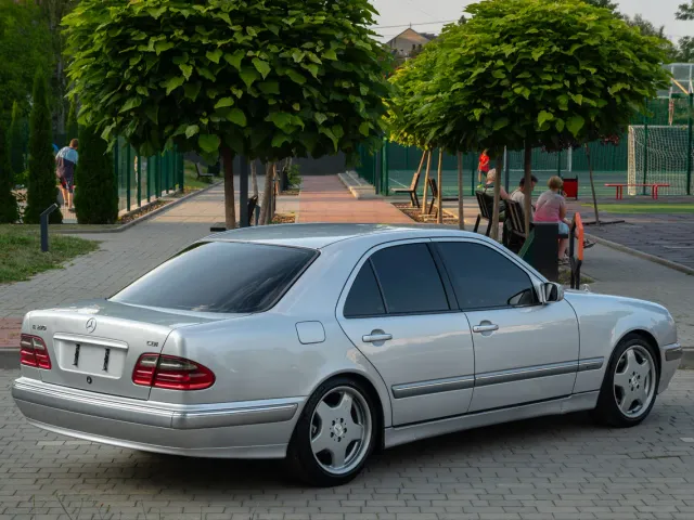 Mercedes-Benz E-Класс - фото 3