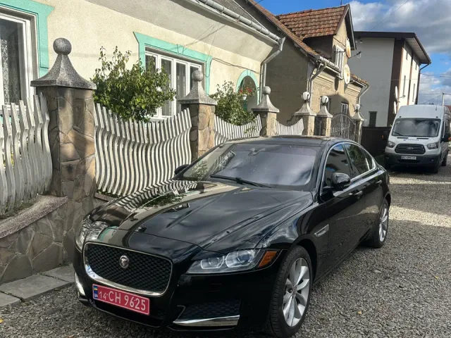 Jaguar XF - фото 4