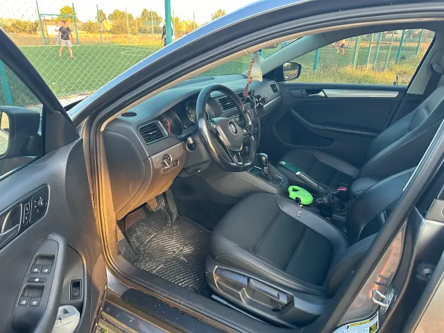 Volkswagen Jetta - фото 2