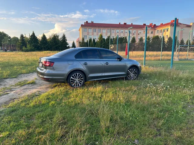 Volkswagen Jetta - фото 4