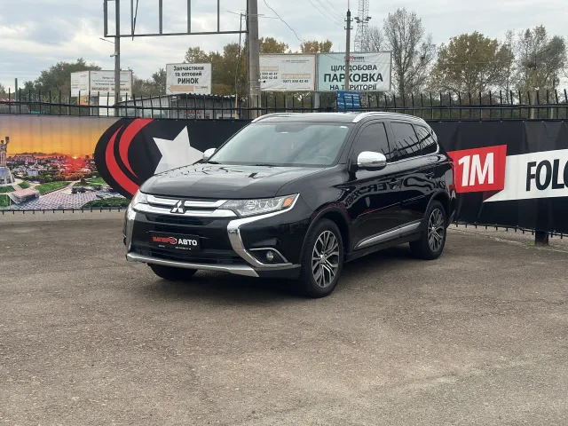 Mitsubishi Outlander - фото 1