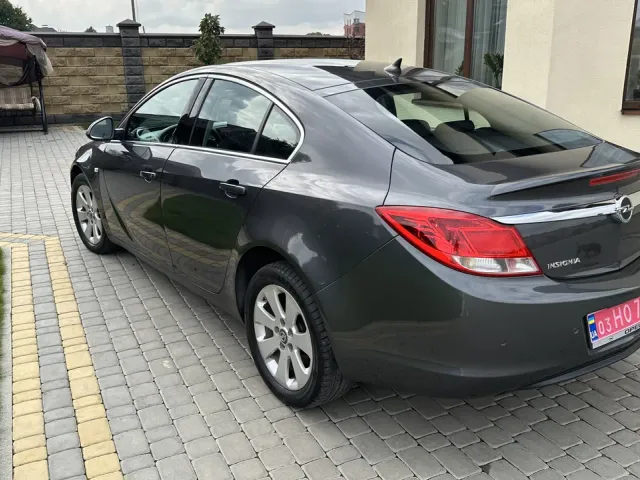 Opel Insignia - фото 1