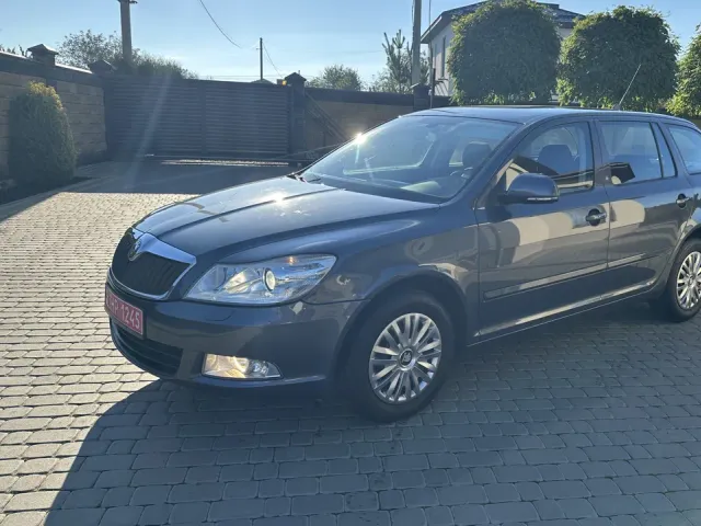 Skoda Octavia - фото 2