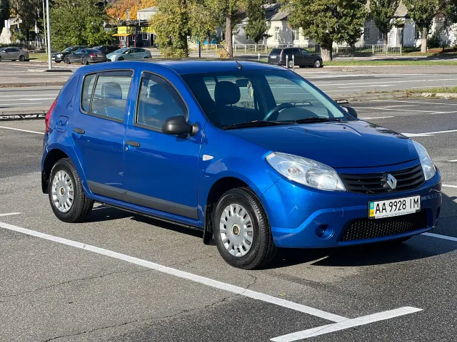 Renault Sandero - фото 1