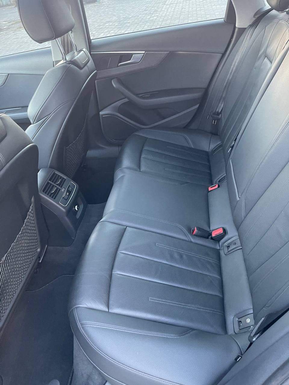 Audi A4 - фото 10