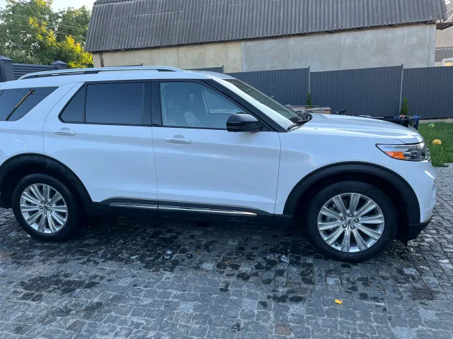 Ford Explorer - фото 1