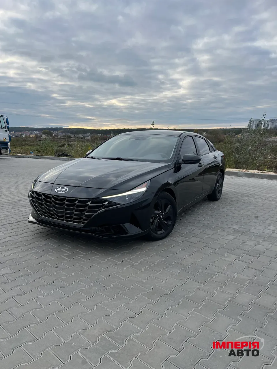 Hyundai Elantra - фото 1