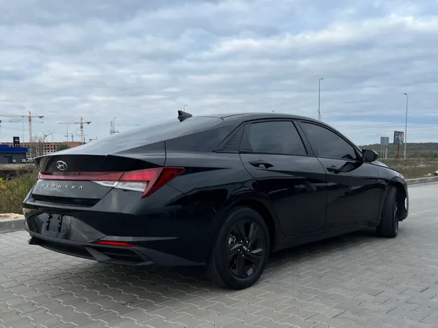 Hyundai Elantra - фото 4
