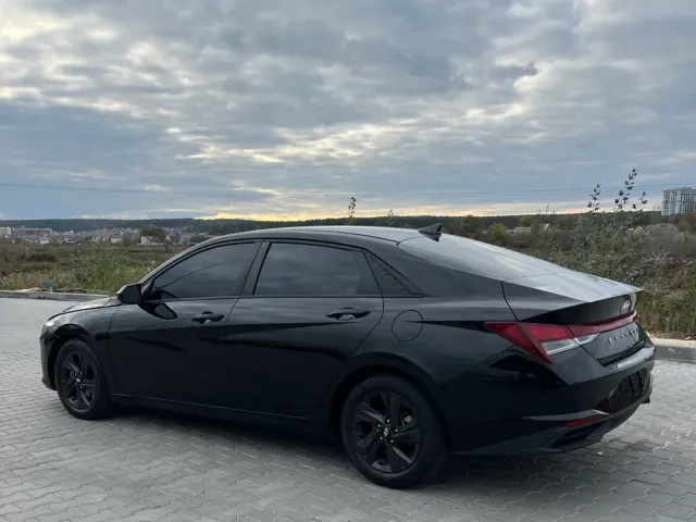 Hyundai Elantra - фото 5