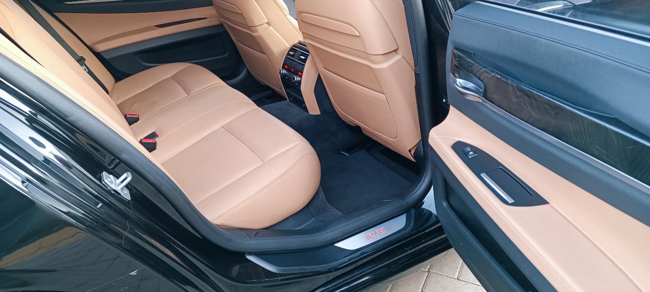 BMW 7 серії - фото 40