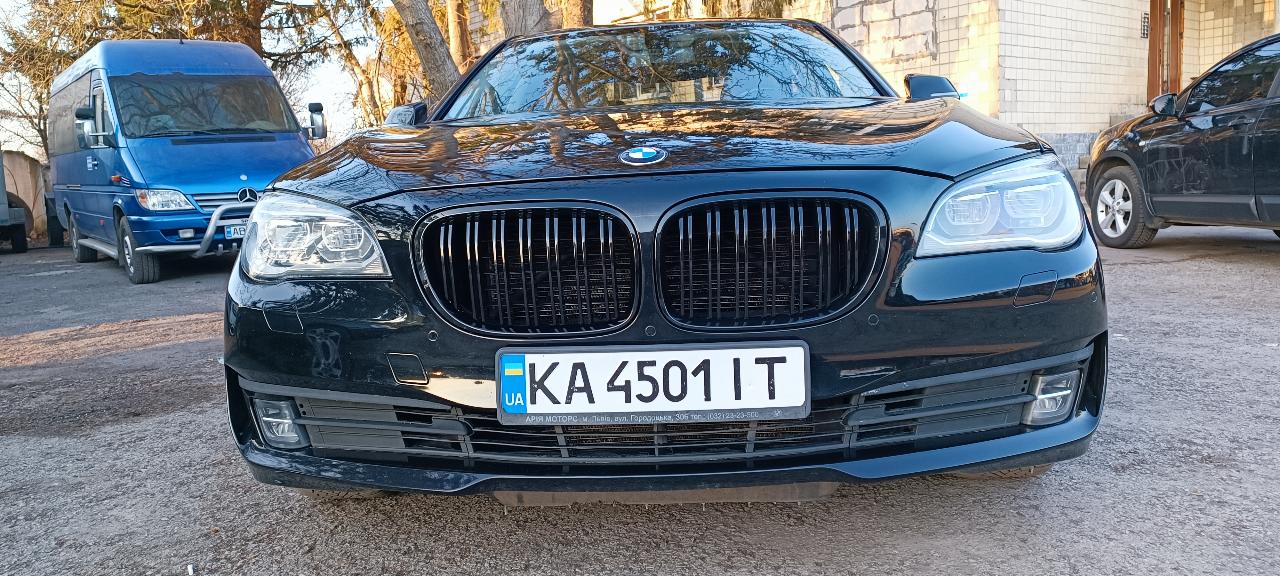 BMW 7 серії - фото 1