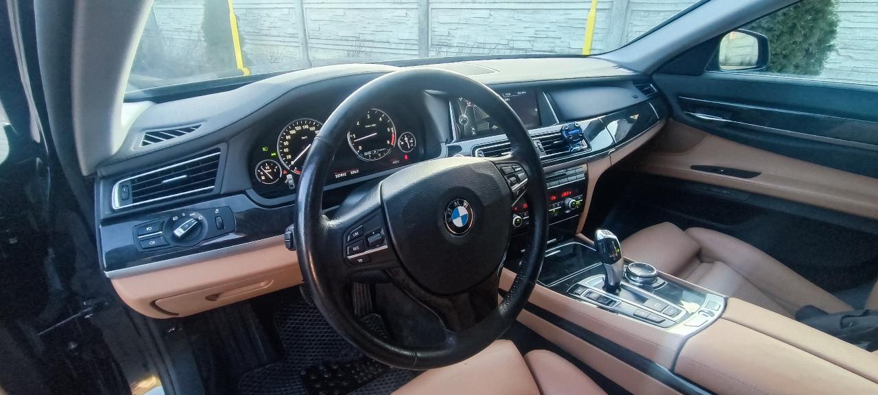 BMW 7 серії - фото 25