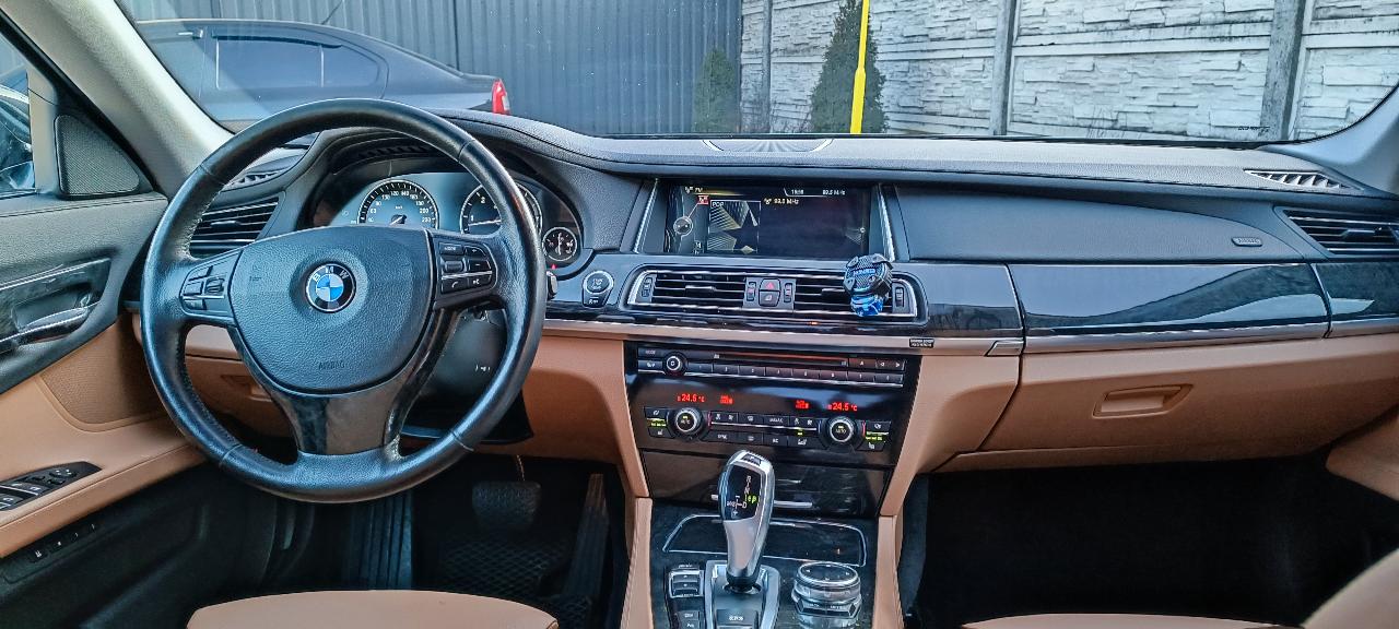 BMW 7 серії - фото 11