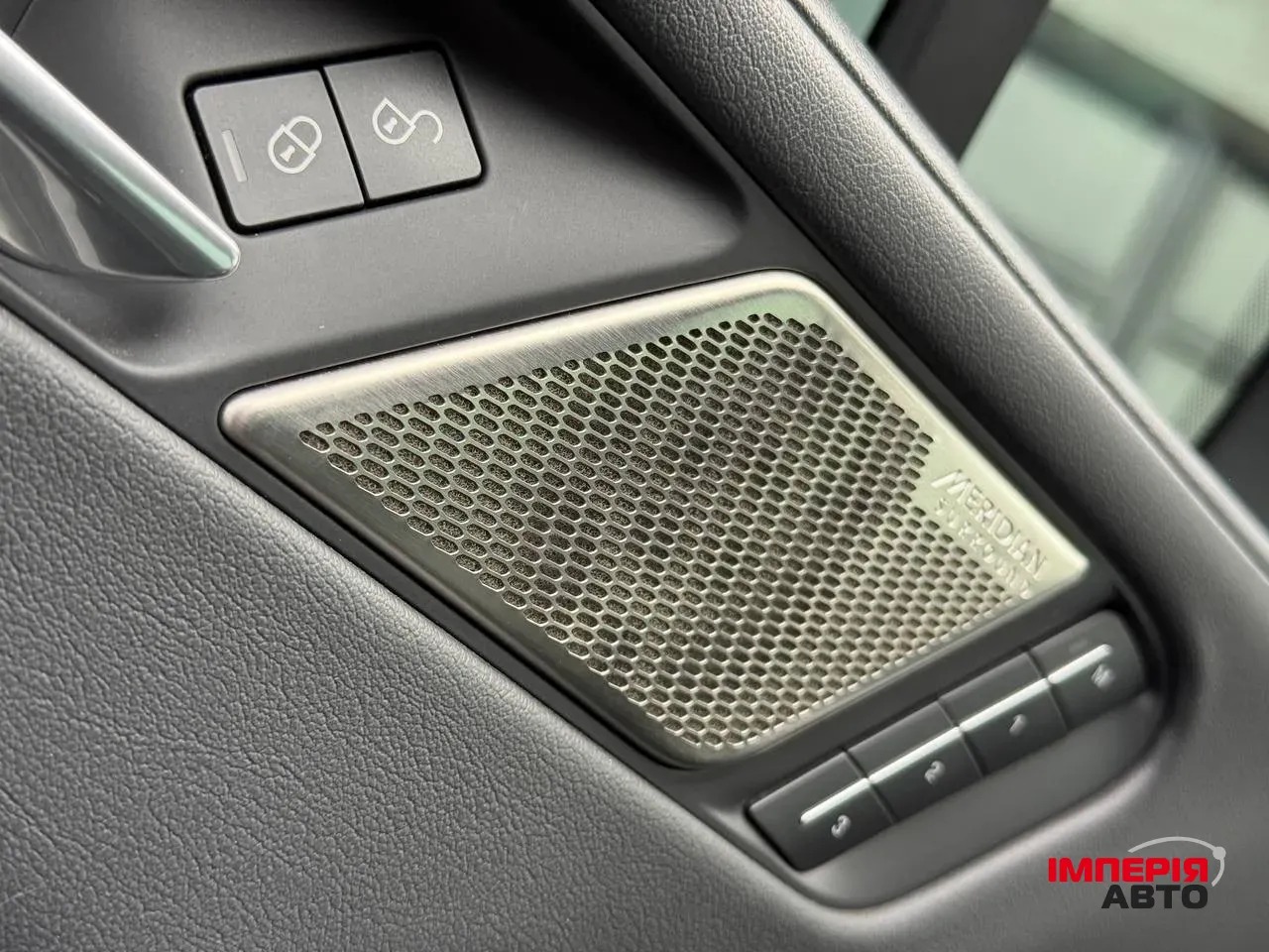 Jaguar I-Pace - фото 36